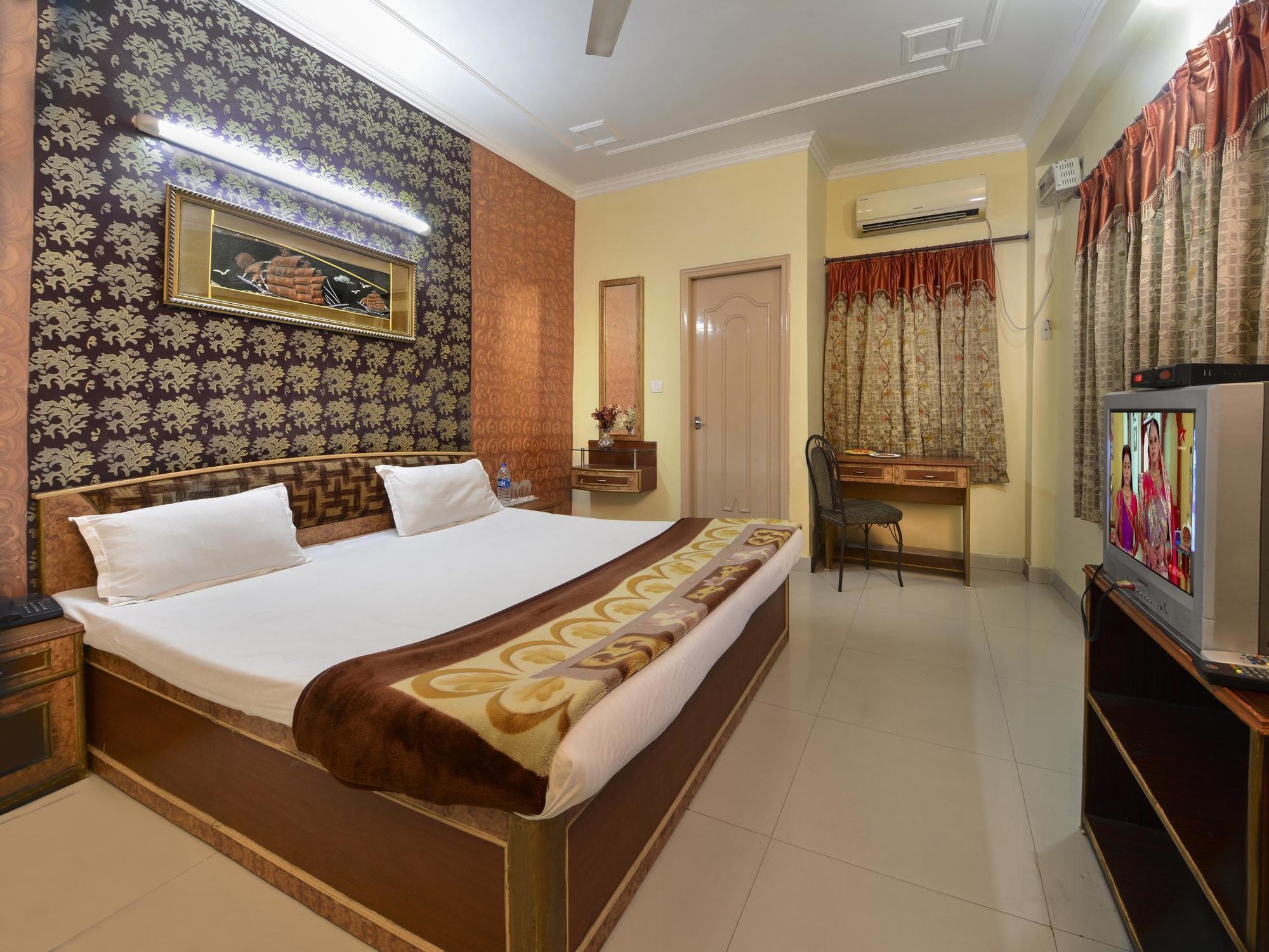 Oyo 12221 Hotel M House Агра Екстер'єр фото